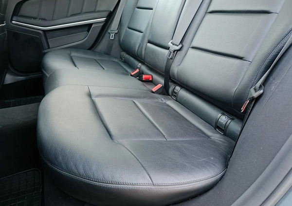 Mercedes-Benz Klasa E cena 40900 przebieg: 242000, rok produkcji 2011 z Nidzica małe 704